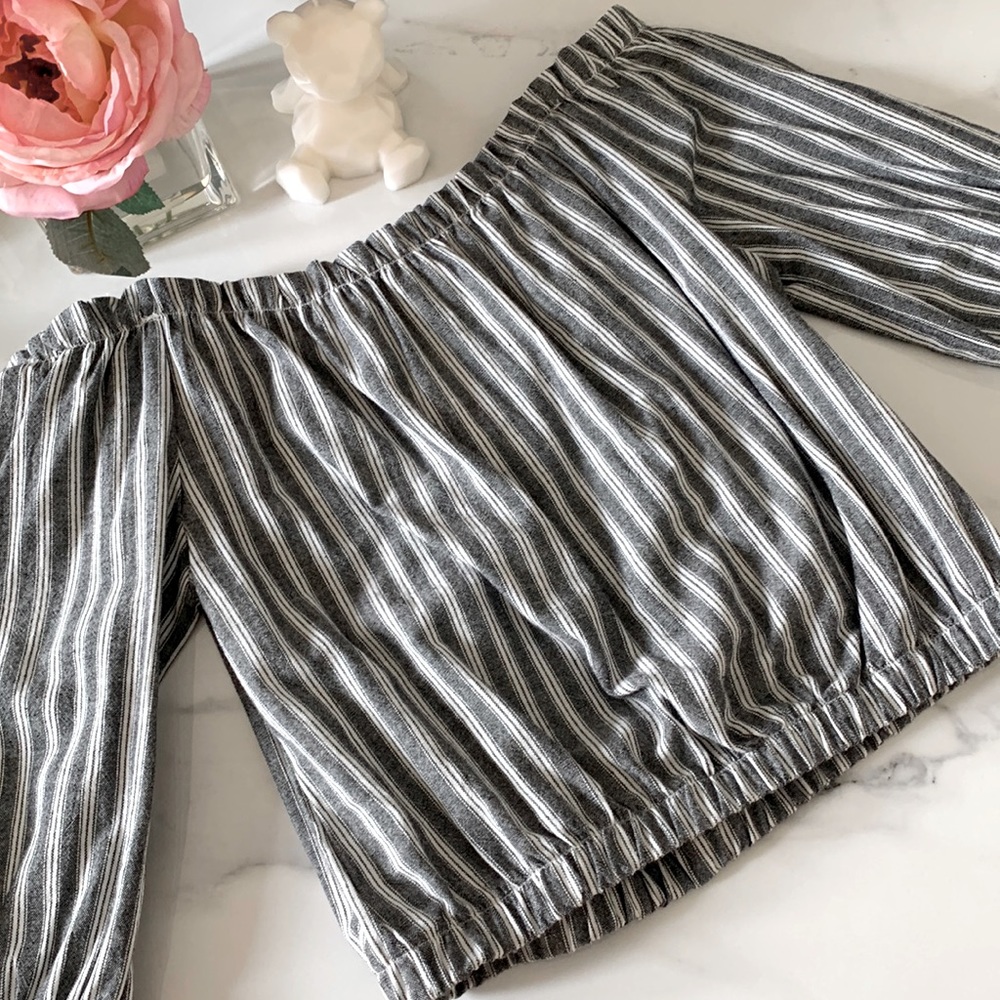 Off the shoulder cropped top💕